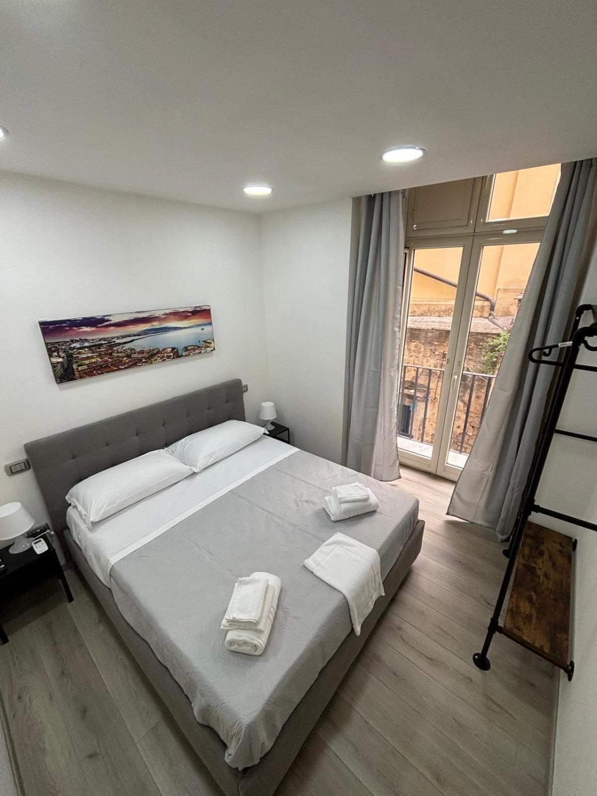Na City Rooms نابولي المظهر الخارجي الصورة