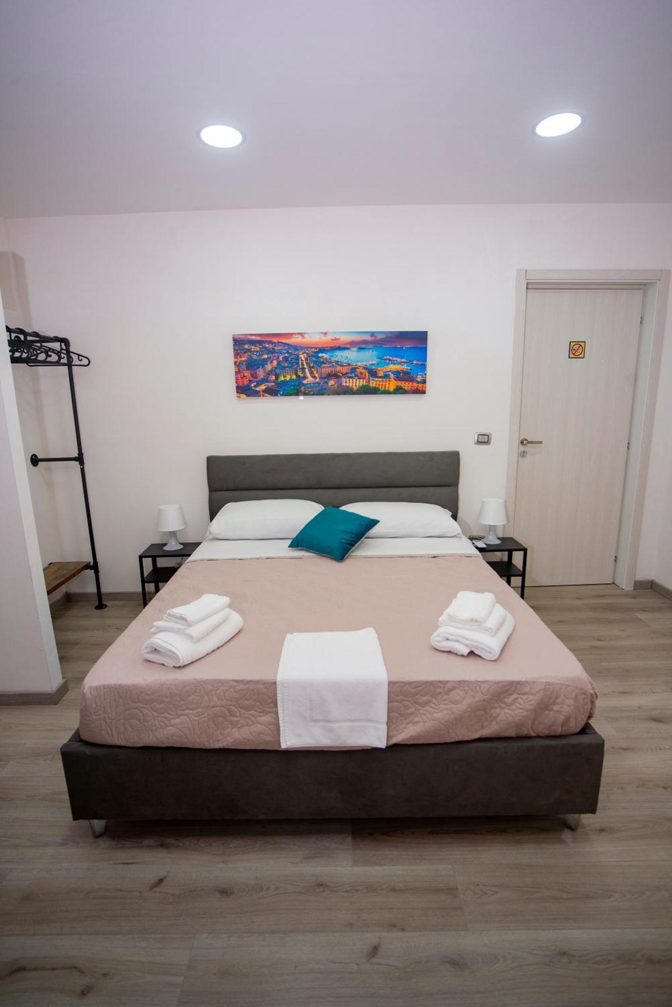 Na City Rooms نابولي المظهر الخارجي الصورة