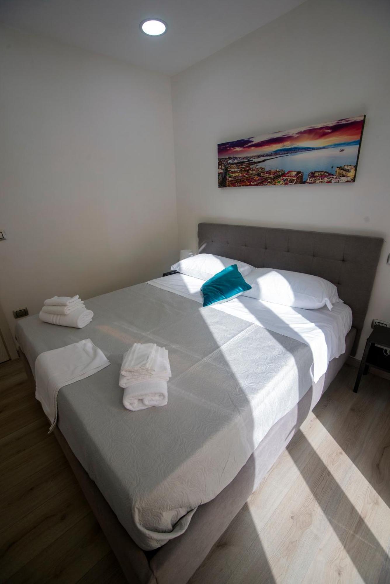 Na City Rooms نابولي المظهر الخارجي الصورة
