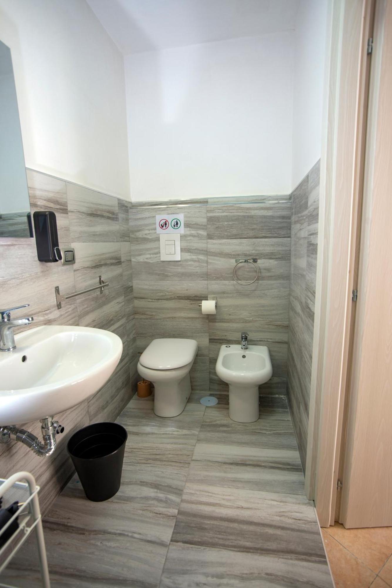 Na City Rooms نابولي المظهر الخارجي الصورة
