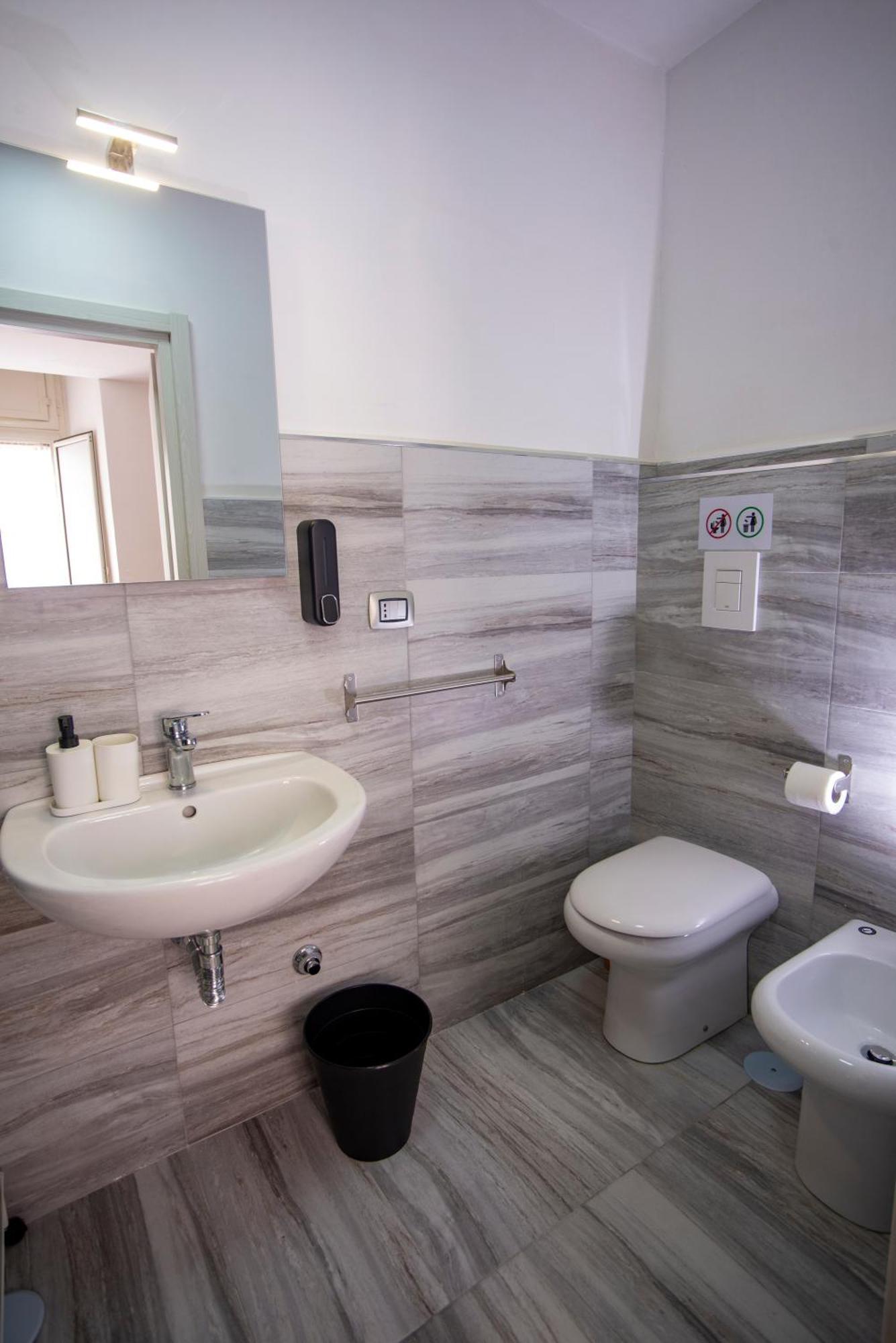 Na City Rooms نابولي المظهر الخارجي الصورة
