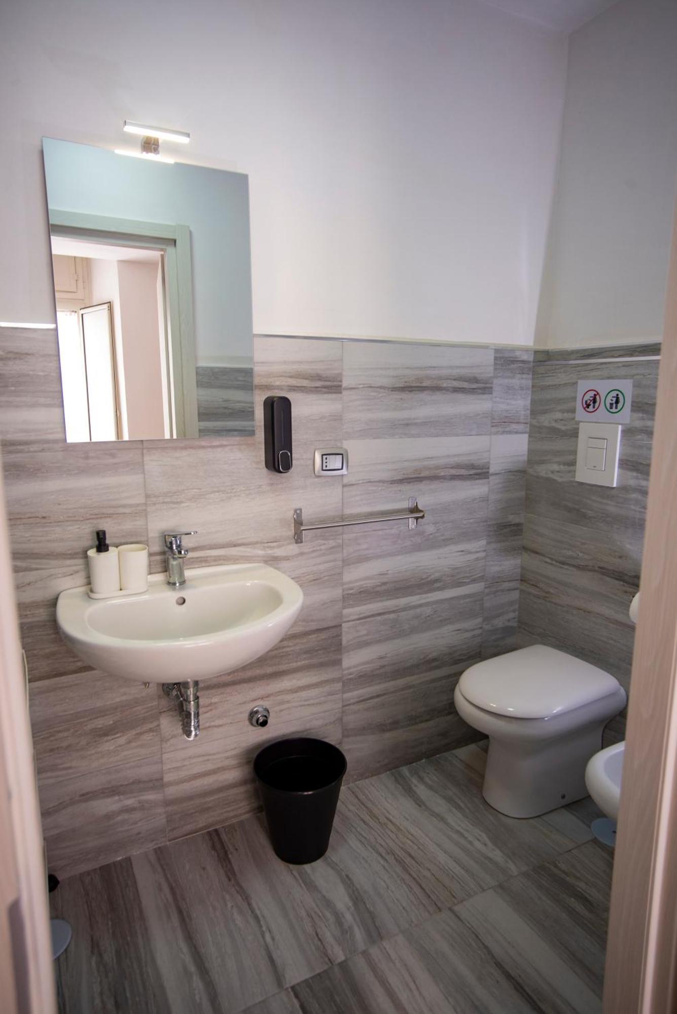 Na City Rooms نابولي المظهر الخارجي الصورة