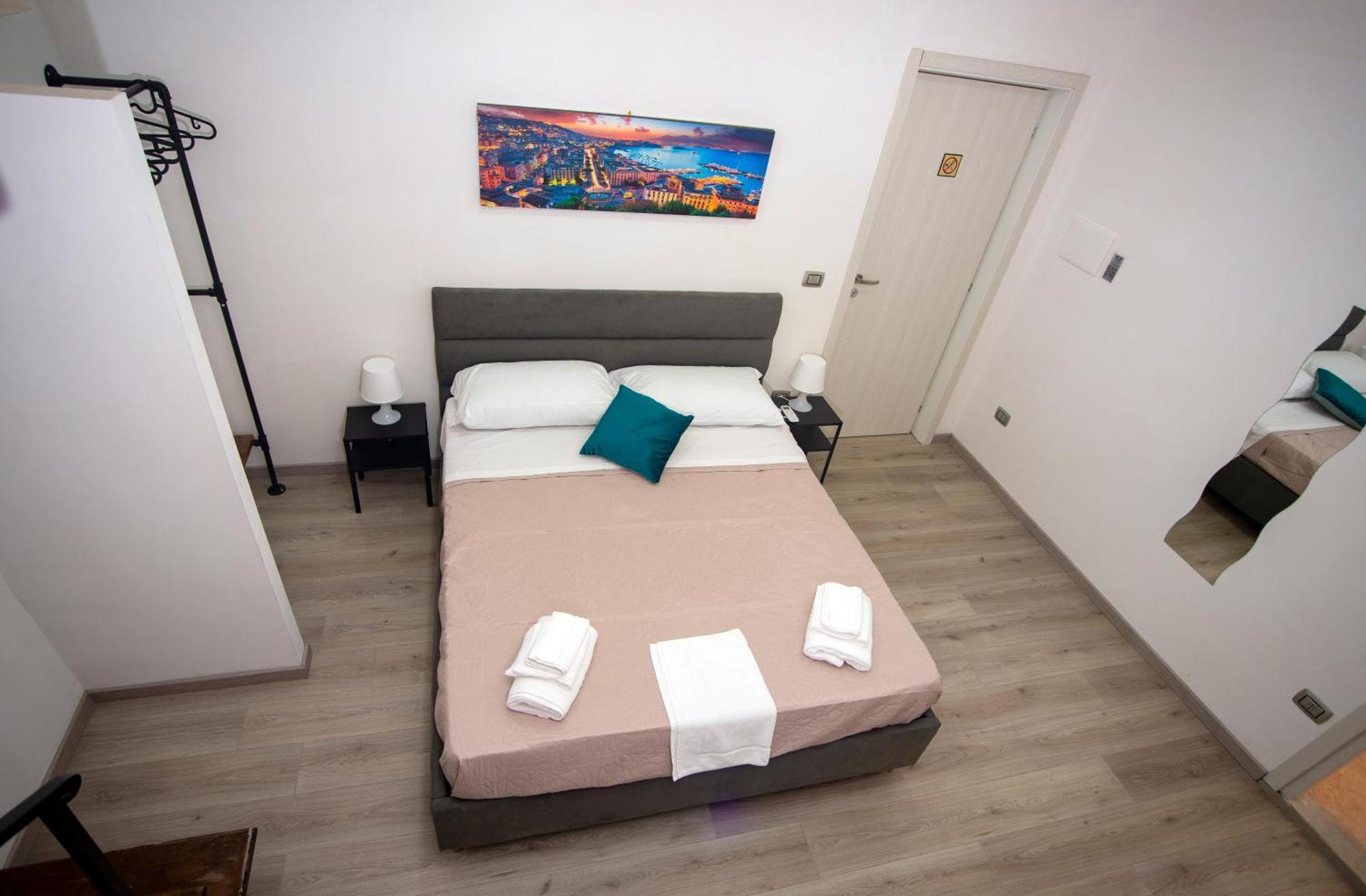 Na City Rooms نابولي المظهر الخارجي الصورة
